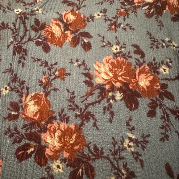 Cute Floral Top - Picture 5 of 5